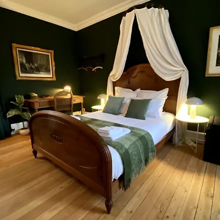 Homestay D'hotes Lou - Chateau Le Bas Bleu *