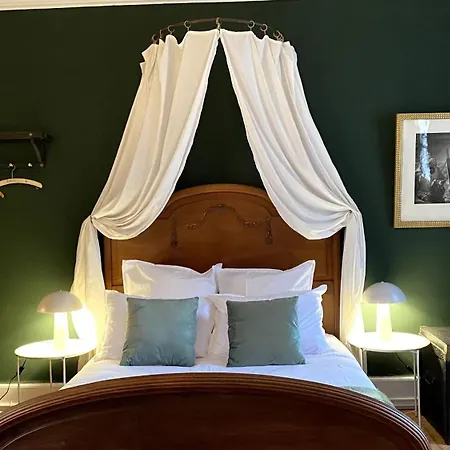 D'hotes Lou - Chateau Le Bas Bleu Homestay *
