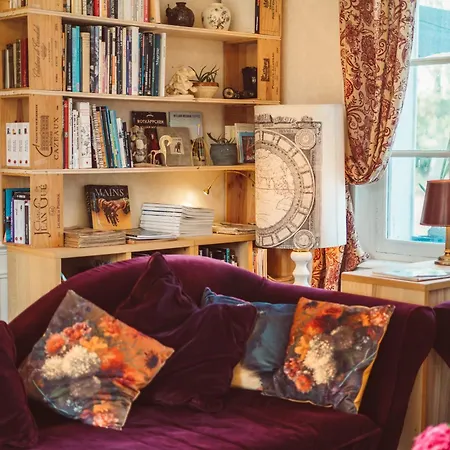 D'hotes Lou - Chateau Le Bas Bleu Homestay *