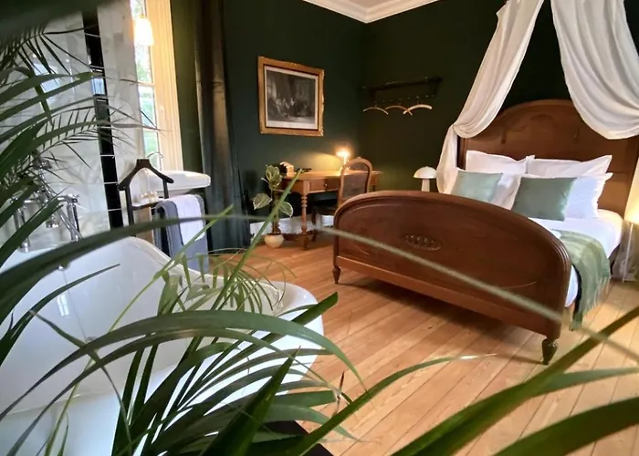 D'hotes Lou - Chateau Le Bas Bleu Homestay