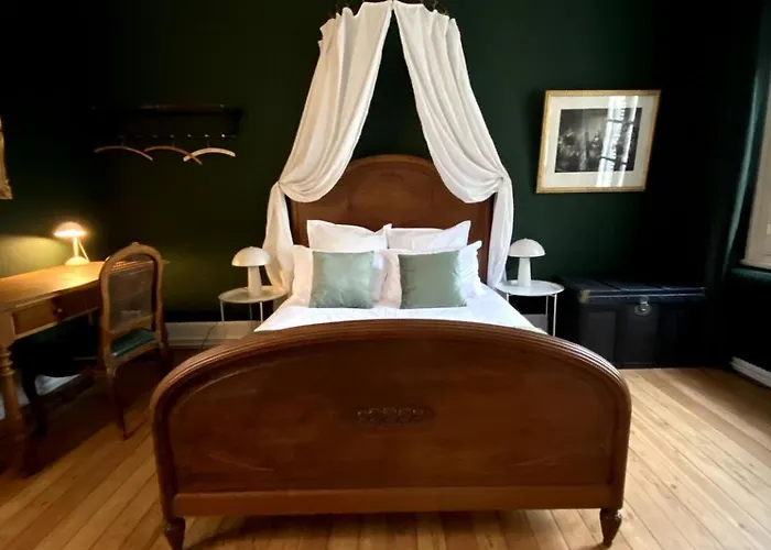 Homestay D'hotes Lou - Chateau Le Bas Bleu