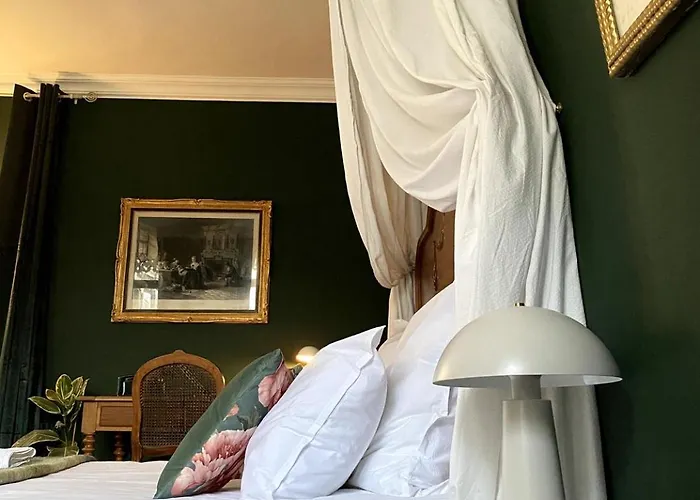 Homestay D'hotes Lou - Chateau Le Bas Bleu Quesnoy-le-Montant