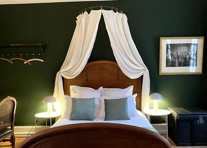 D'hotes Lou - Chateau Le Bas Bleu Homestay *