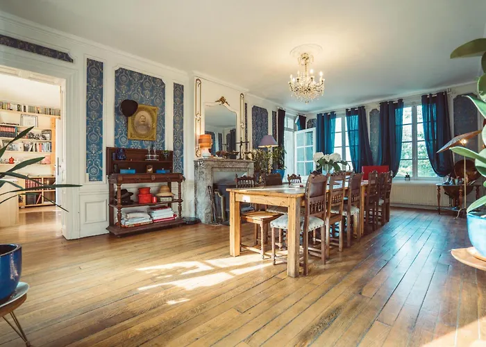 D'hotes Lou - Chateau Le Bas Bleu Homestay