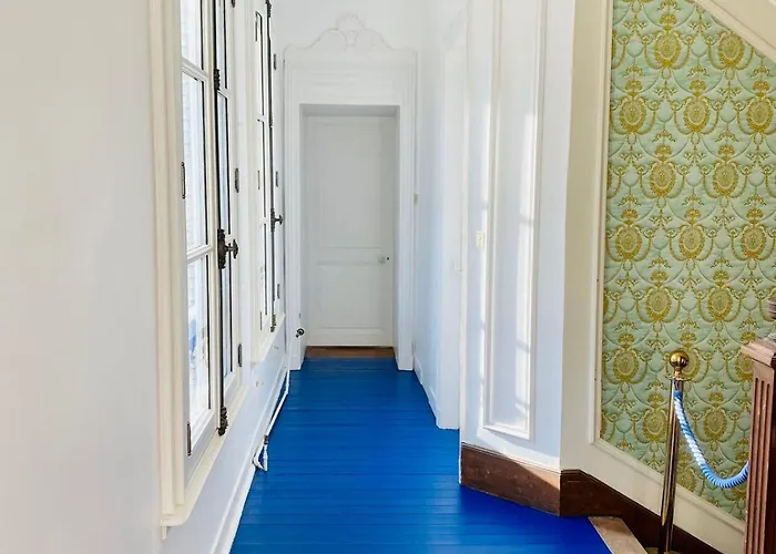 D'hotes Lou - Chateau Le Bas Bleu Homestay *