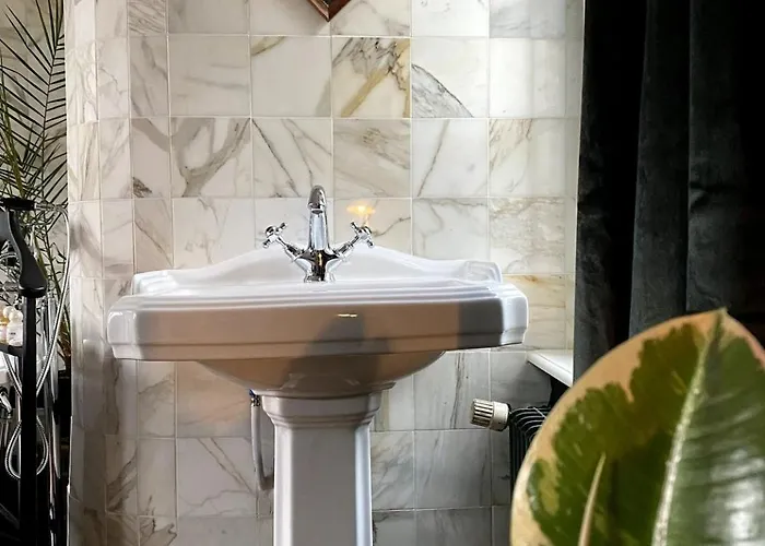 Homestay D'hotes Lou - Chateau Le Bas Bleu Quesnoy-le-Montant