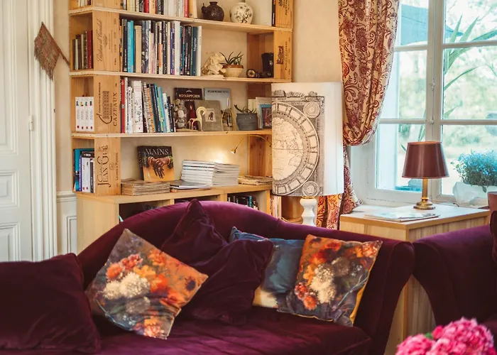 D'hotes Lou - Chateau Le Bas Bleu Homestay *