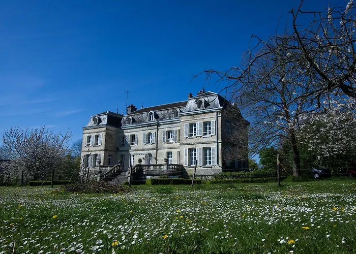 Homestay D'hotes Lou - Chateau Le Bas Bleu