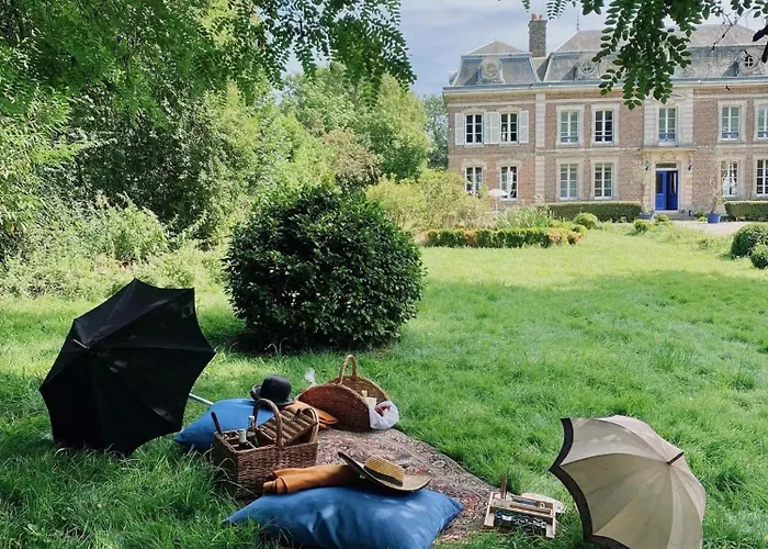 D'hotes Lou - Chateau Le Bas Bleu Homestay *