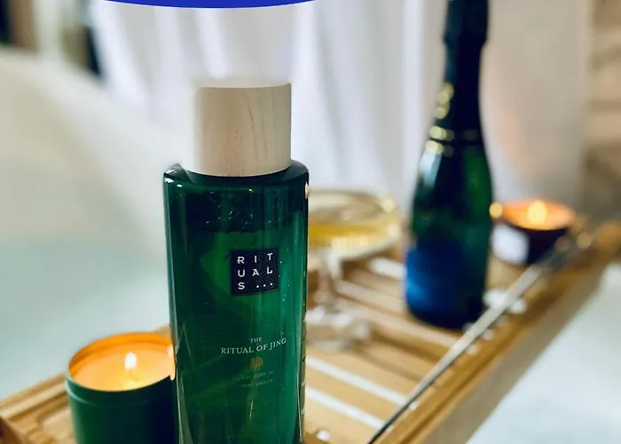 D'hotes Lou - Chateau Le Bas Bleu Homestay *