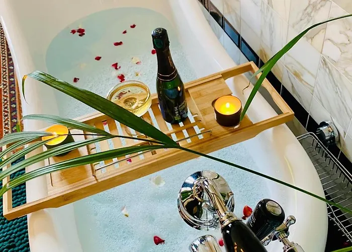 D'hotes Lou - Chateau Le Bas Bleu Homestay *